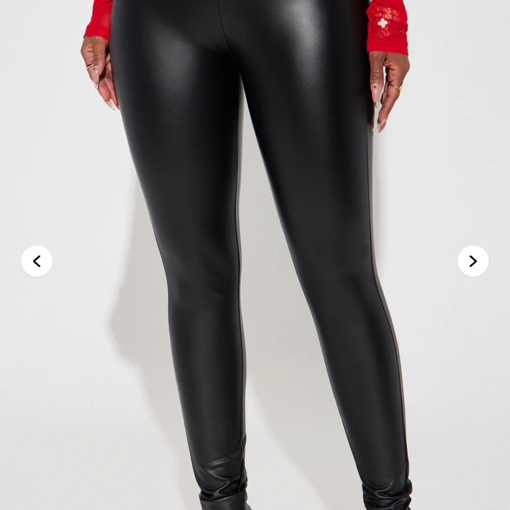 Chic Black Leatherette Leggings